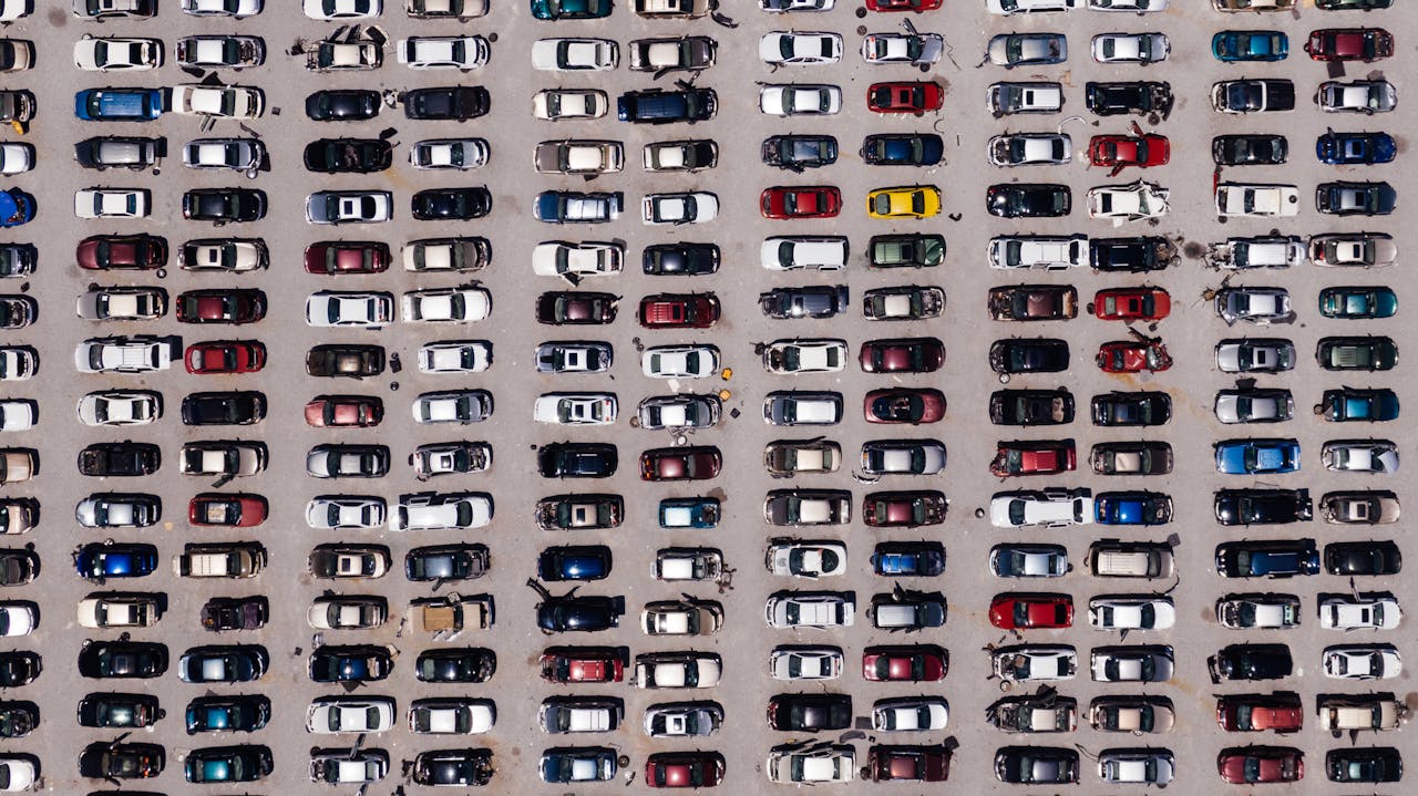 Le déclin des ventes de Tesla en Europe et les tendances du marché automobile français en 2025