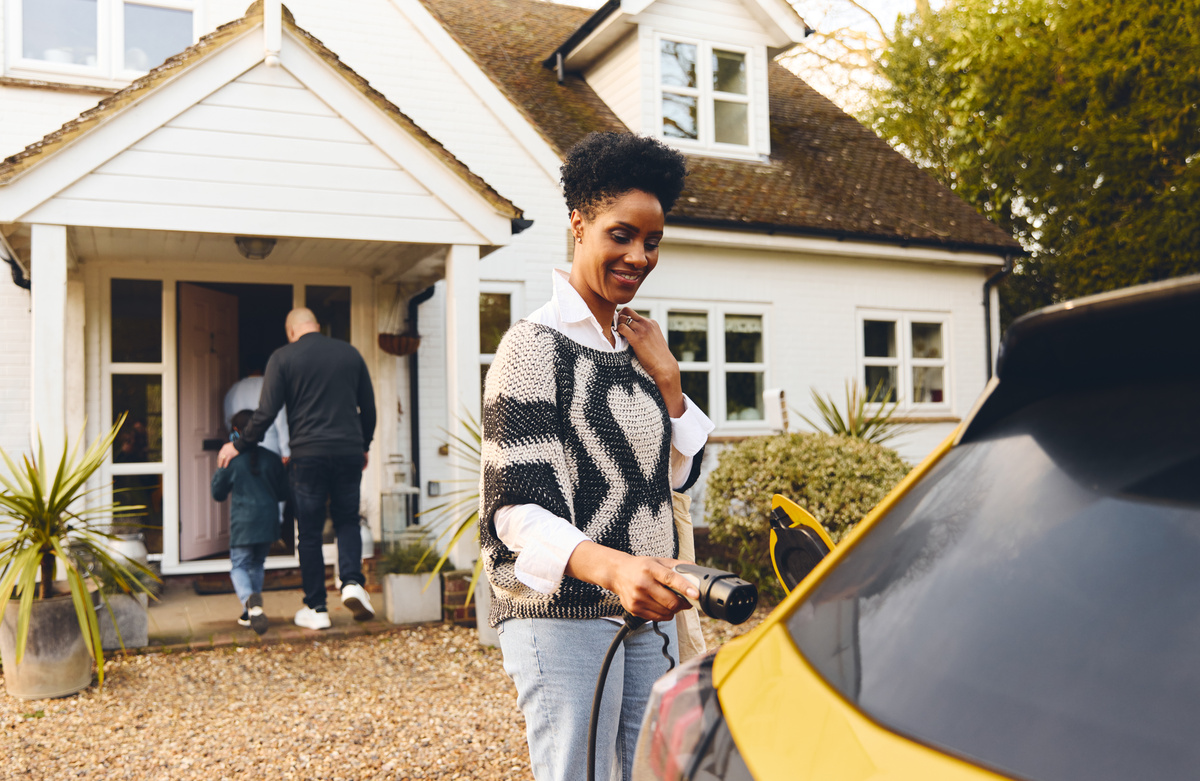 5 critères pour choisir entre voiture hybride ou électrique