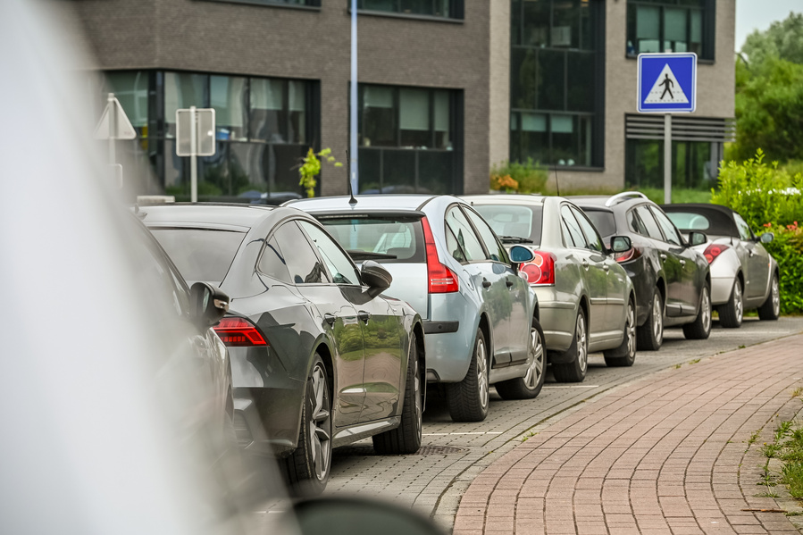 Voitures thermiques : l’UE renonce à l’interdiction en 2035, ce que ça implique