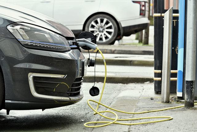 Les véhicules électriques sont-ils réellement moins polluants ?